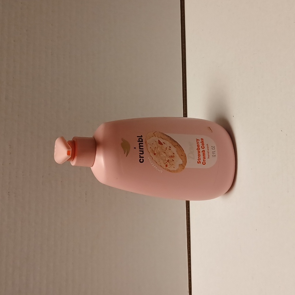 Dove Crumbl Strawberry Crumb Cake Hand Wash NWT - Picture 3 of 6